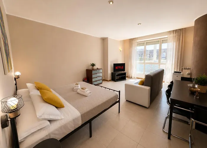 Apartamento Loft Luminoso Con Posto Auto Privato, 4 Posti Letto - Metro Lodi A 5 Minuti